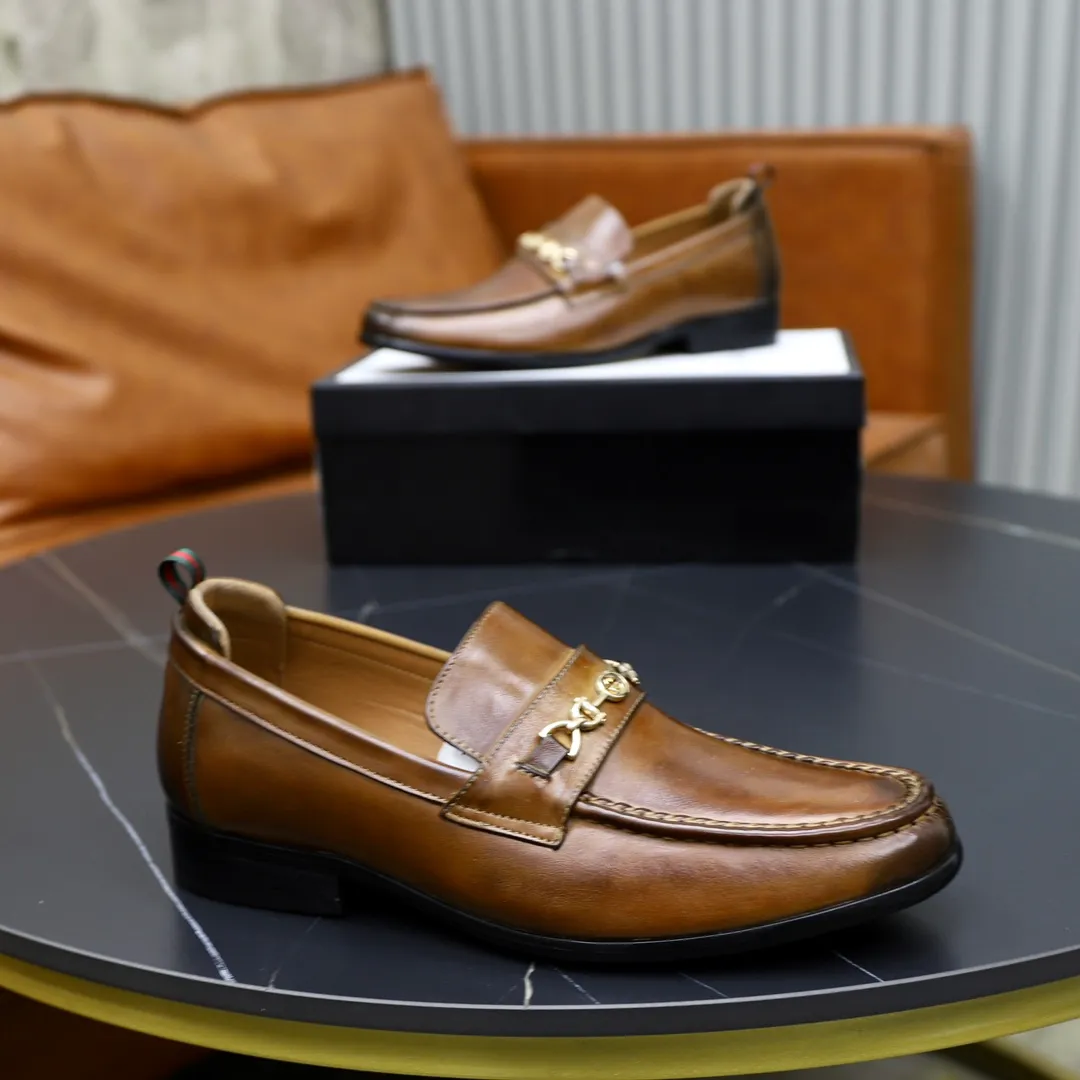 Men's shoes: 250🙅‍♂️🙅‍♂️🙅‍♂️Niuli Brand: GUCCI Size: 38-44 (45 can be customized) Level: Counter classic Material: Original soft cowhide upper Comfortable cowhide lining Original lightweight outsole Style category: Business casual footwear Driving leather shoes Color: Actual picture color